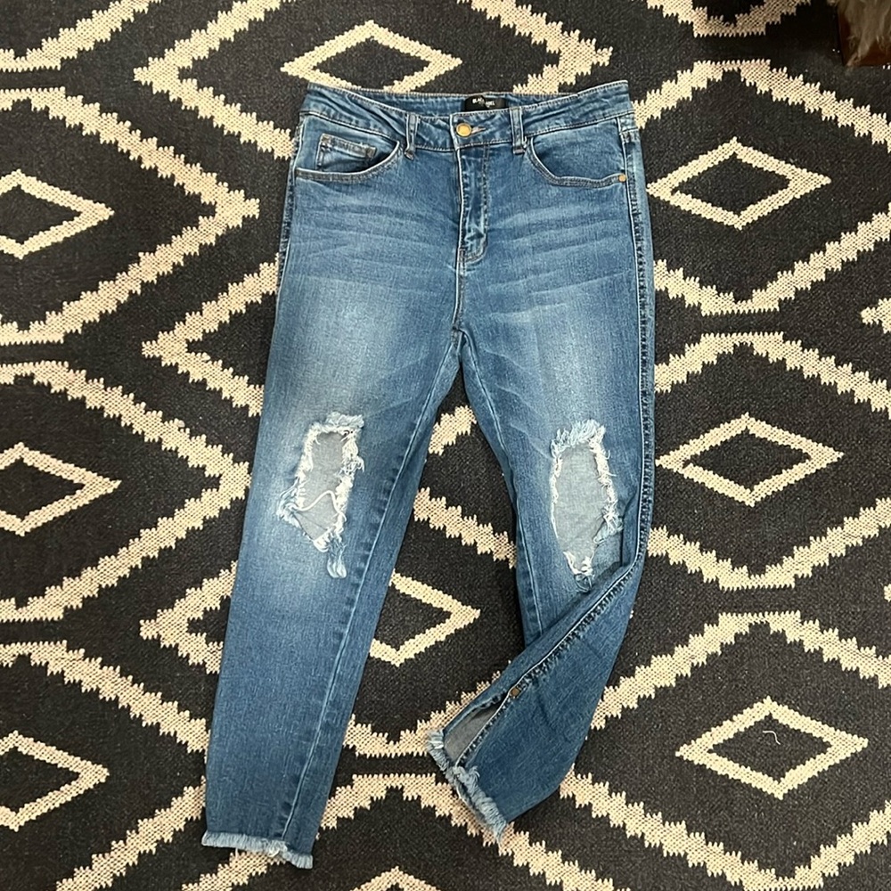 Black Label stretchy ankle jean with holes